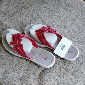 🌹NWT Clarks Red Cloudsteppers w/ Floral Accent